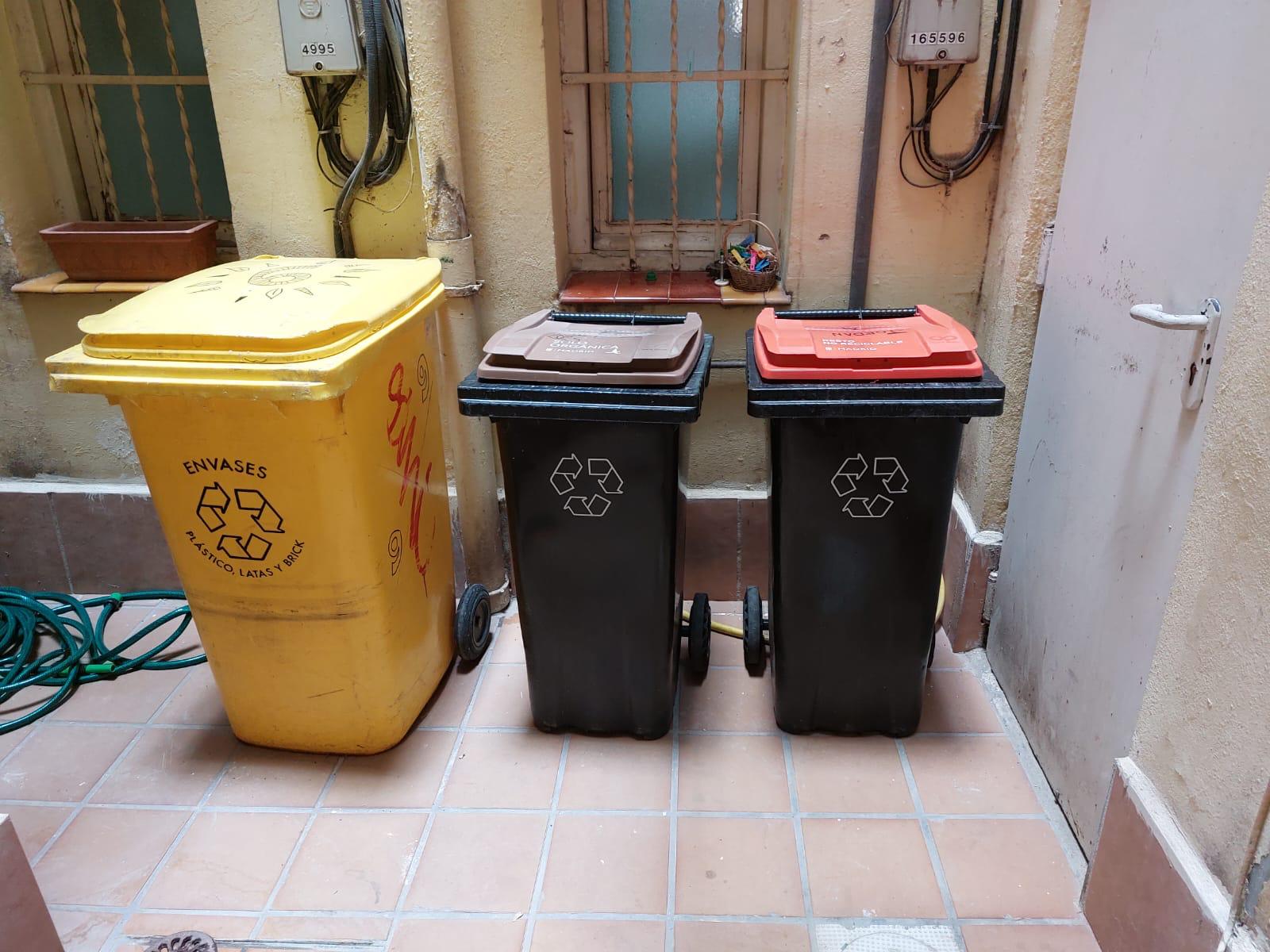 Recogida de Cubos de Basura en Arguelles